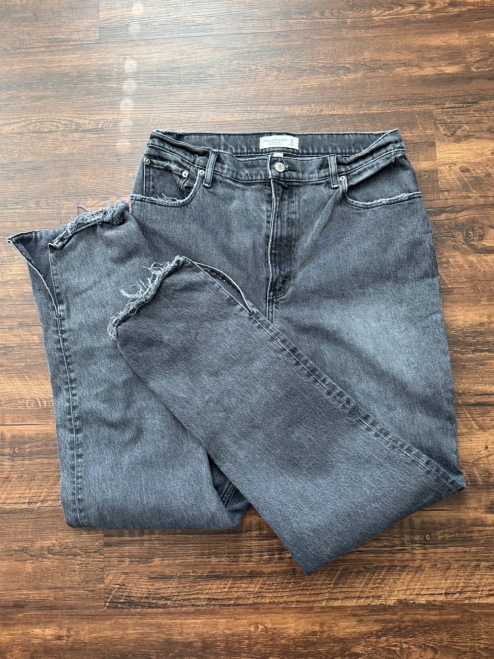 Abercrombie & Fitch The 90s Straight Ultra High Rise Curve Love Jeans 31/12 - Picture 3 of 7